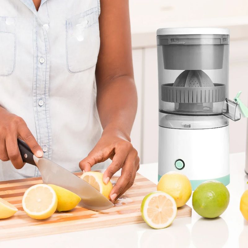 Espremedor de Frutas Elétrico Automático JuicyPro©